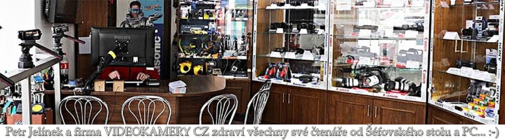 REÁLNÝ Petr Jelíněk za ŠÉFOVSKÝM stolem v Prodejně REÁLNÝ Petr Jelíněk za ŠÉFOVSKÝM stolem v Prodejně