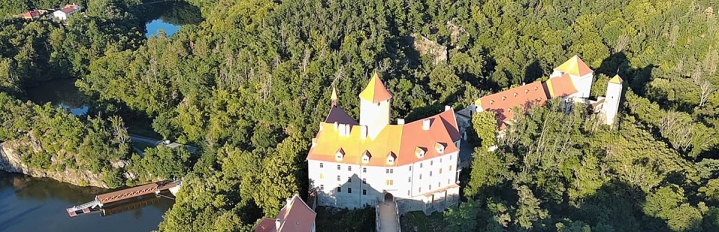 Video-snímek s hradem 4K-videa z Dronu Autel Nano+ Video-snímek s hradem 4K-videa z Dronu Autel Nano+