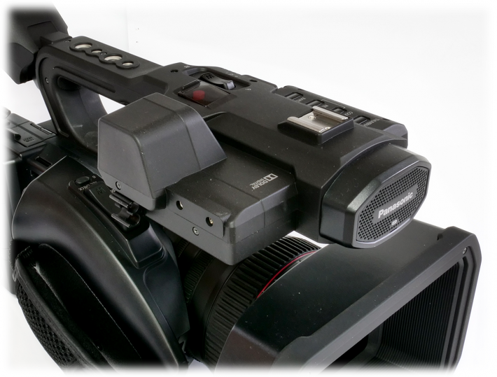 Panasonic HC-X1: detail madla a horního ovládeání